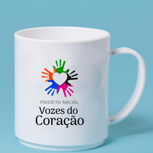 Caneca branca com logotipo pequeno no centro - Vozes do Coração